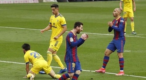 قاديش يعمق جراح برشل