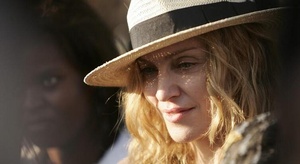 مادونا تتبرع بمليون 