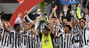 يوفنتوس يرفع كأس إيط