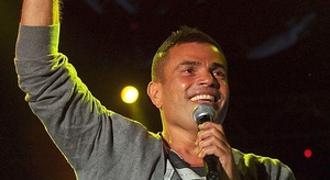 عمرو دياب يفاجئ جمهو