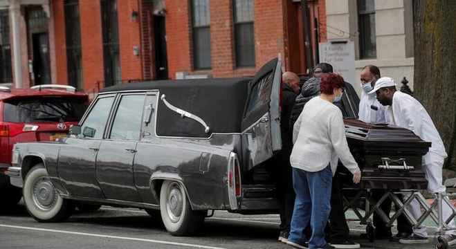 أمريكا تصارع كورونا