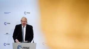 جونسون يدعو لعقد قمة