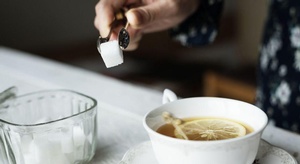 منها فحص القدمين.. خ