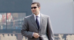 علاء مبارك ينشر صورة